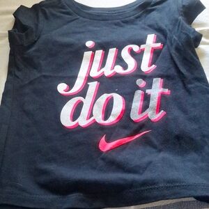 Girls Nike shirt(1)